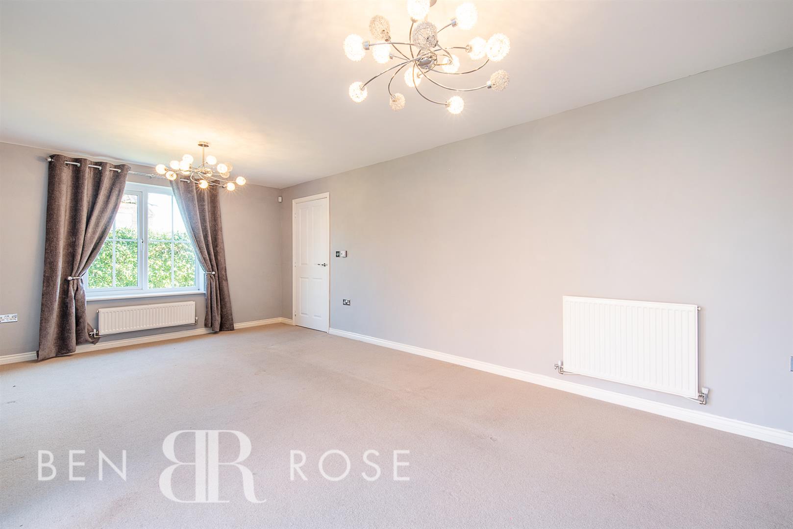 4 bed property in Leighfield Close, Leyland